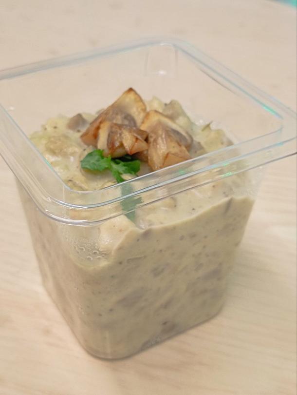 Жульен с курицей и грибами под соусом Бешамель Жульен с курицей и грибами под соусом Бешамель