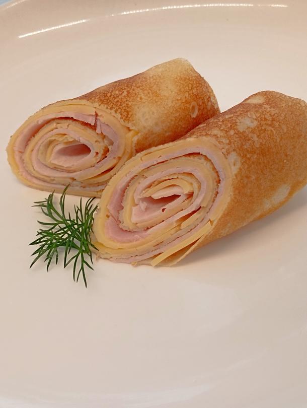 Блинные рулетики с ветчиной и сыром