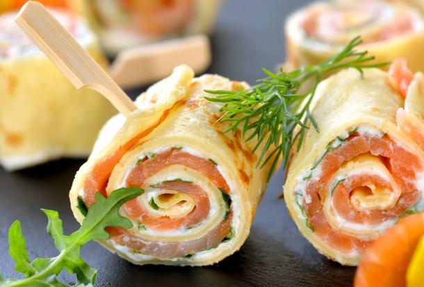 Блинные рулетики с лососем. Блинные рулетики с лососем.
