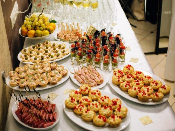 Заказать Доставка блюд и напитков на 30 персон для взрослых в Тюмени