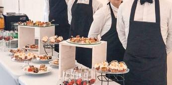 Фуршет с горячими закусками и обслуживанием стандарт на 30 персон